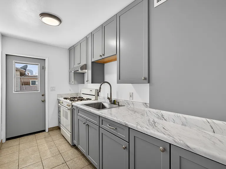 446 S Bellview — Photo 4