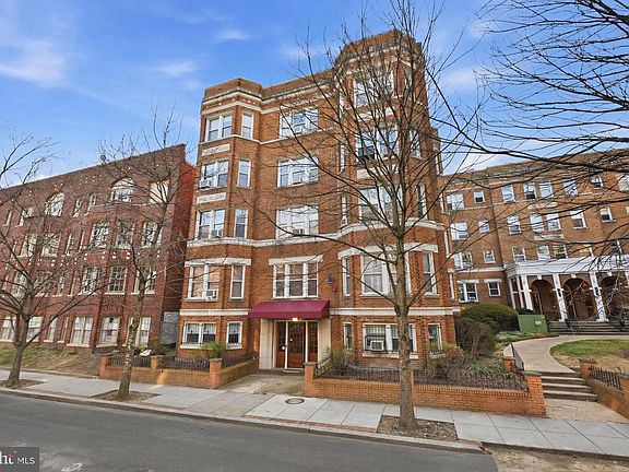 2nd image of 1820 Clydesdale Pl NW APT 4