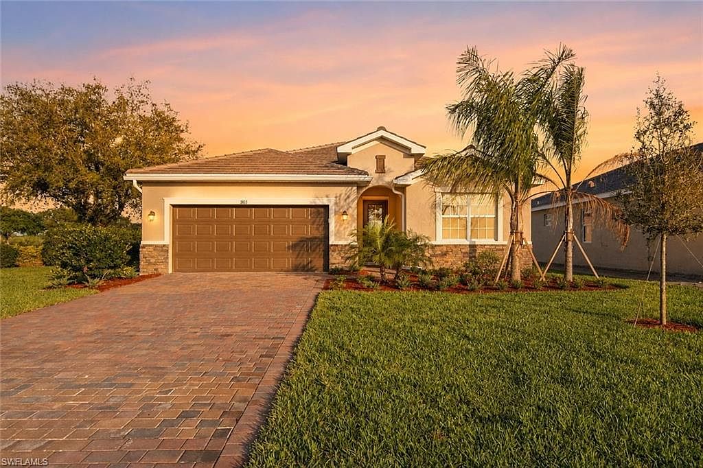 3103 E Windsor DR — River Hall Country Club
