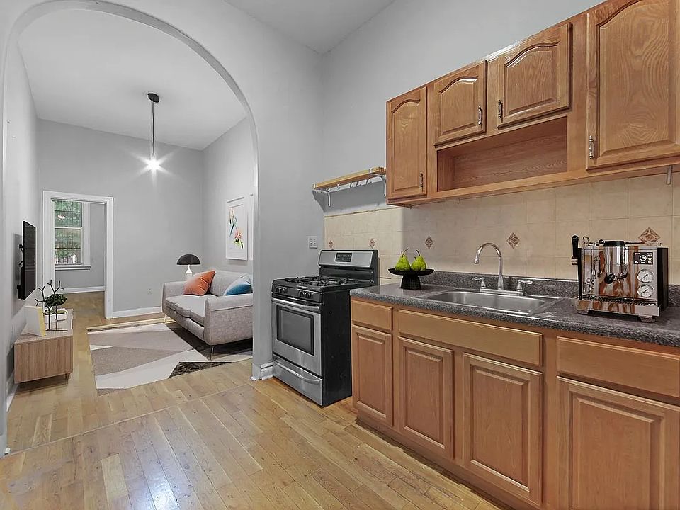 1st image of 350 Melrose St APT 1R