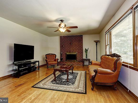 2nd image of 3326 Roscommon Dr