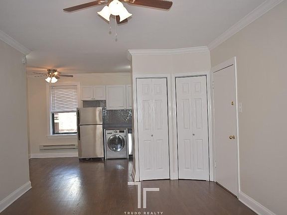 5th image of 3817-2 N Greenview Ave #2E