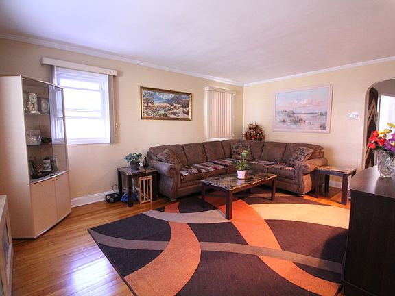 2nd image of 257 William St