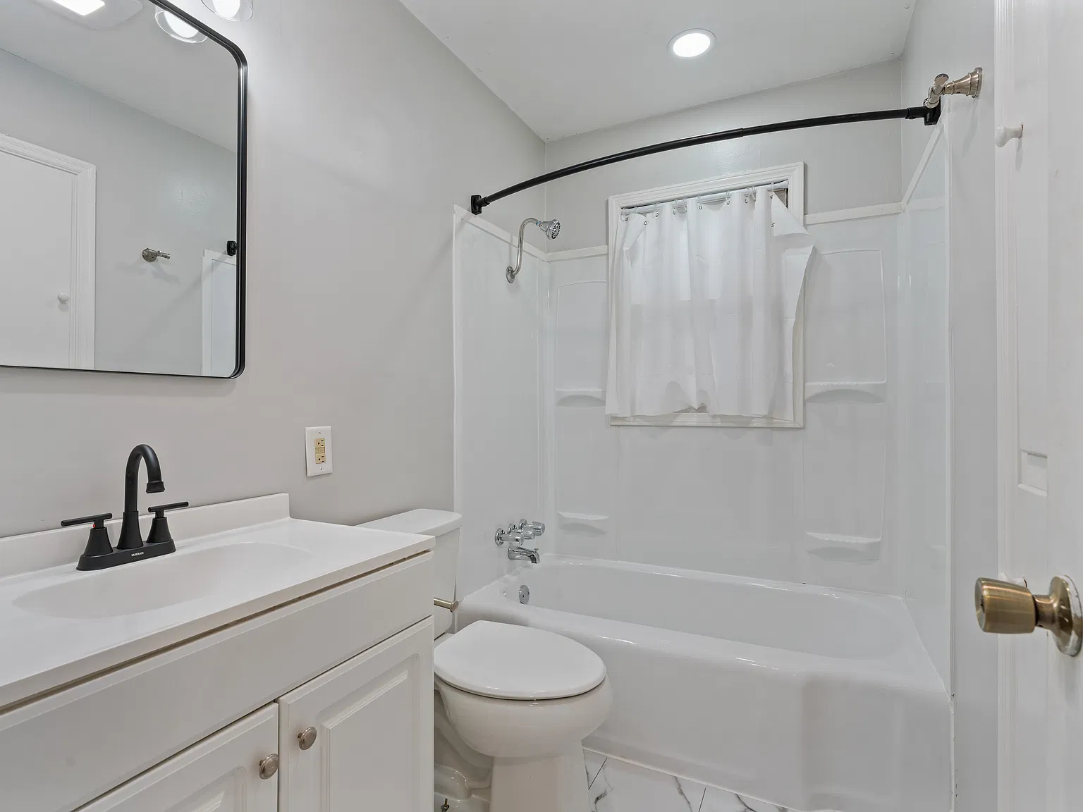 2 bed, 924 sqft, $1,995 — Photo 4