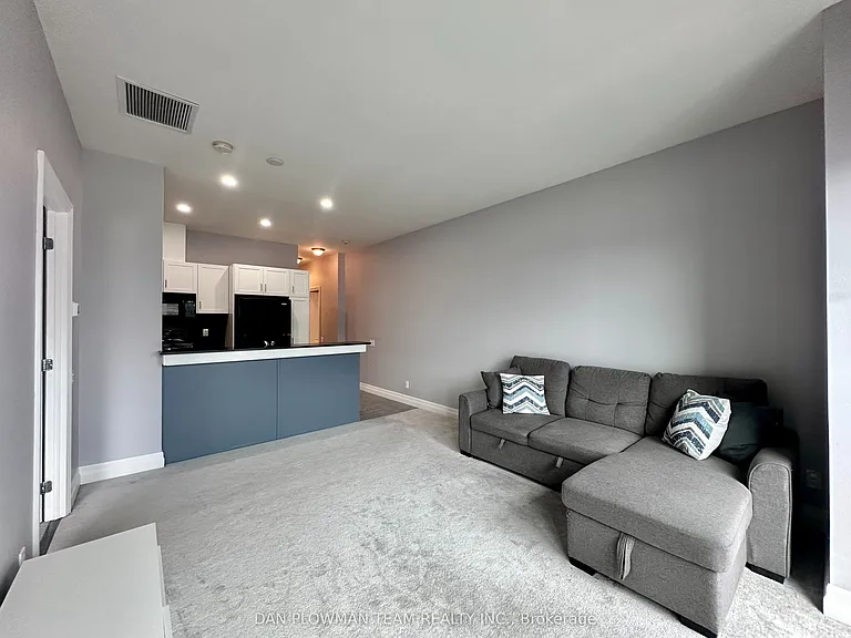 44 Bond St W #607 — Photo 15