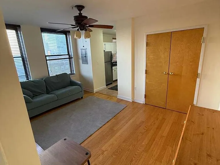 1939 Chestnut St #4C — Photo 13