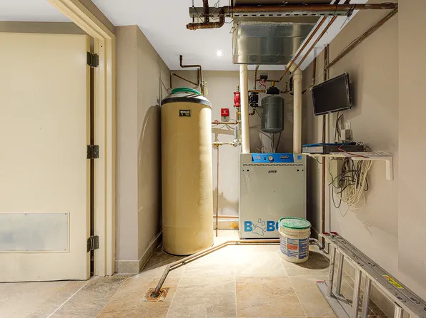 58-10 83rd Place image 34 of 36