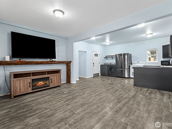 5th image of 1484 Main Street