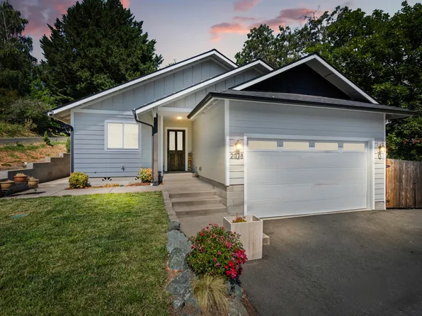 2078 Cloverlawn Dr, Grants Pass, OR 97527