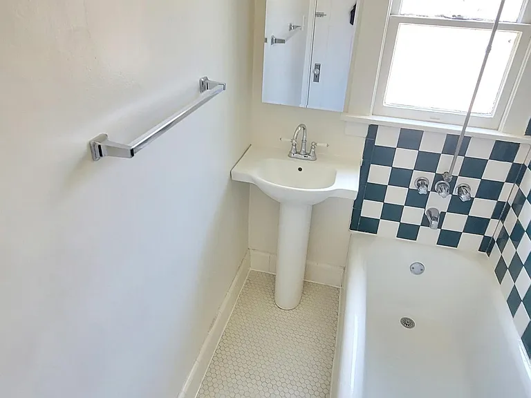 1040 E Appleton St — Photo 8
