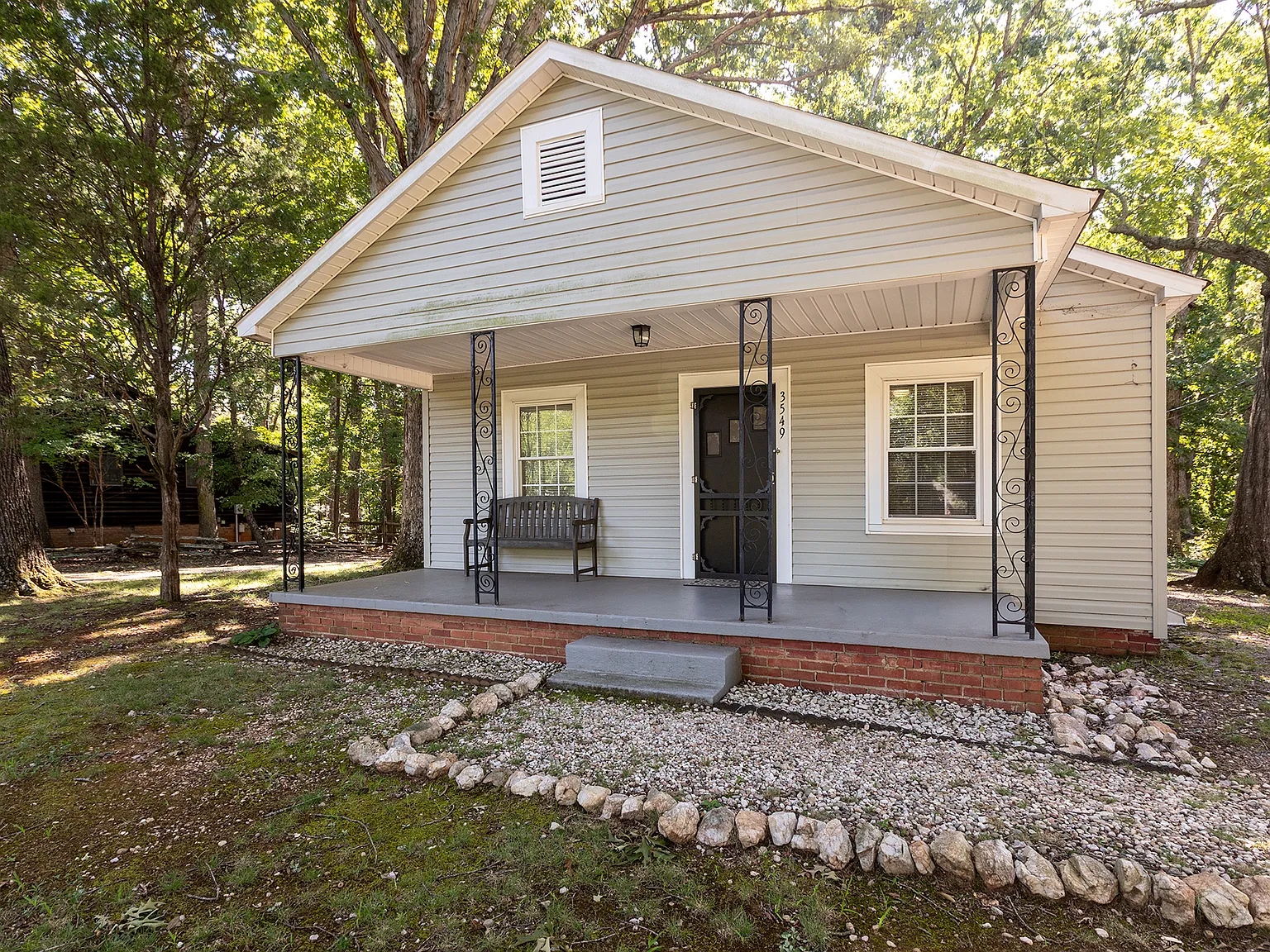 2 bed, 915 sqft, $1,400 — Photo 1