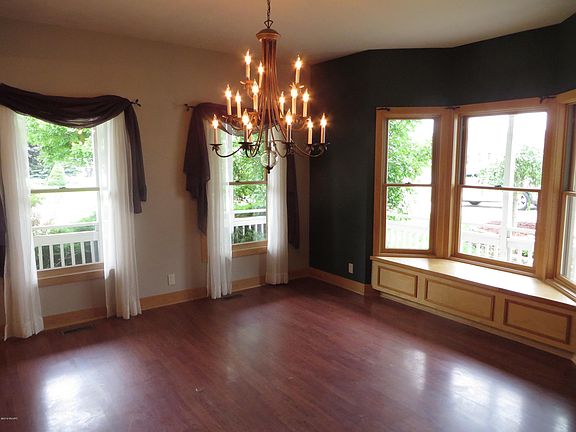 3rd image of 1030 E Bluff Ct