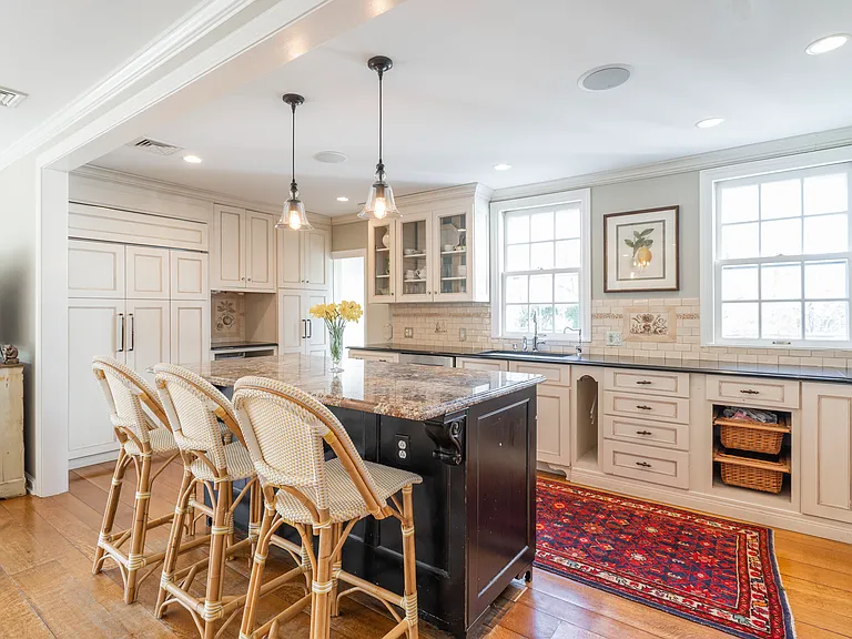 601 Harriton Rd — Photo 6
