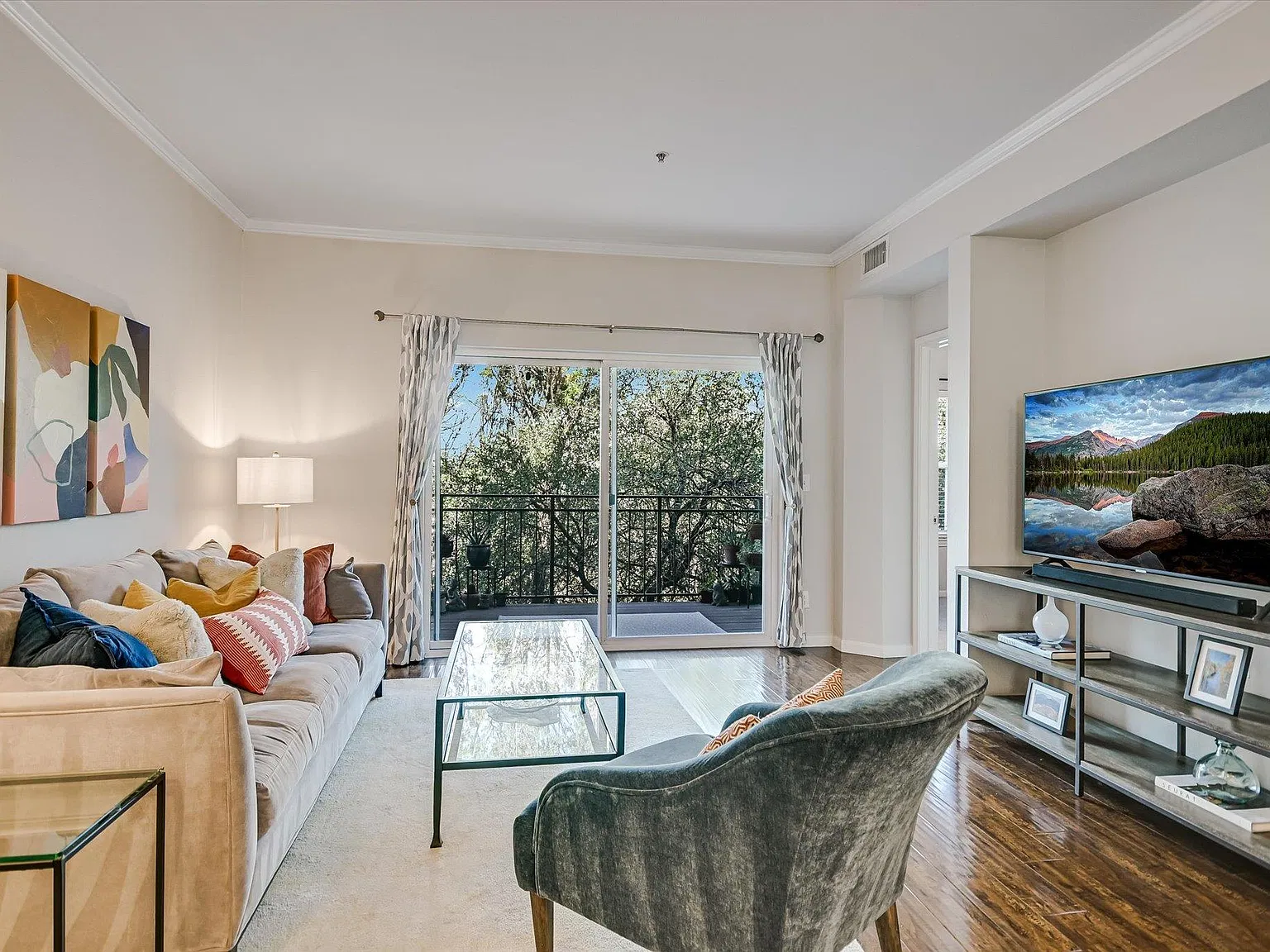 2 bed, 2.0 bath, 918 sqft, $1,800 — Photo 4