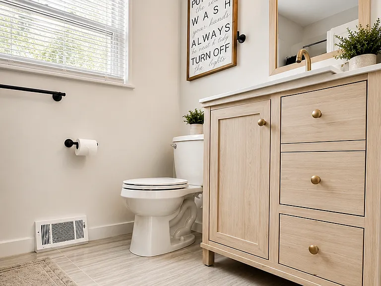 Bright and modern bathroom with clean, neutral finishes