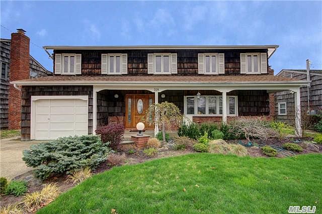 1st image of 228 Lagoon Dr W