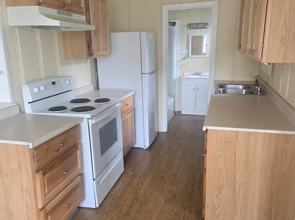 2nd St #201, Glendale, OR 97442