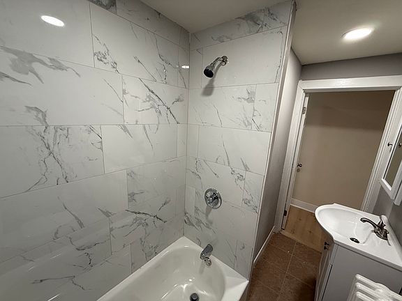 5th image of 218 Court Ave #A