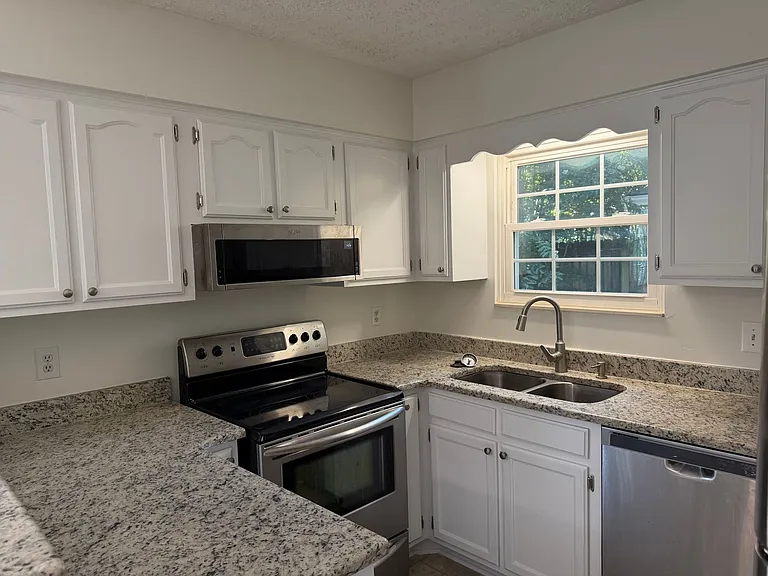 106 Meridian Ct — Photo 5