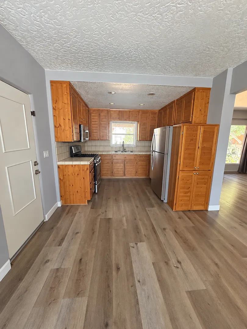 Charming 2-Bedroom Home on Nearly Half an Acre in Modesto — Photo 3