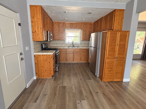 3rd image of 1009 Florence Ave