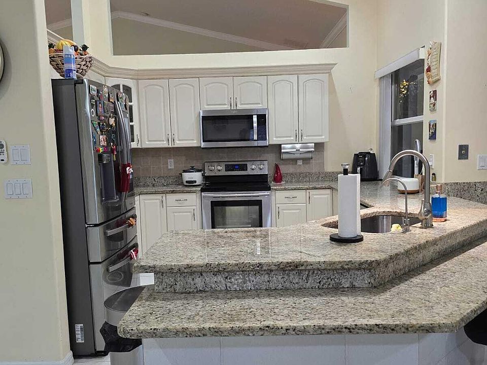 1st image of 3212 SE Pinto Street