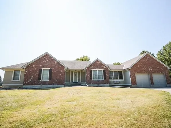 21608 S Countryside Dr, Peculiar, MO 64078
