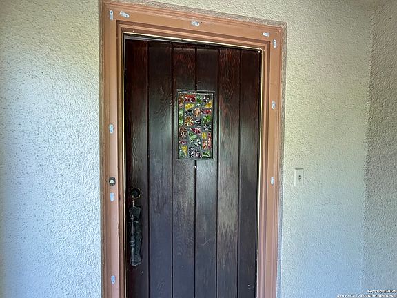 3rd image of 122 E Hollywood