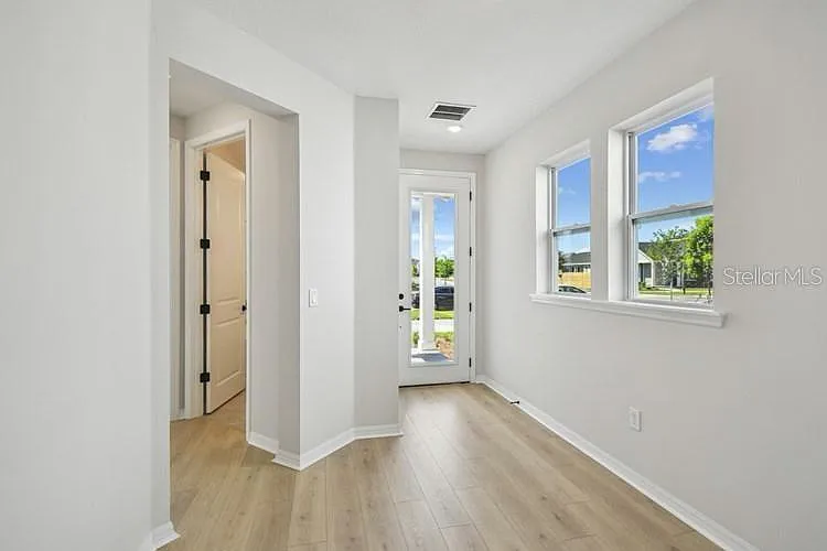 3077 Voyager Ave — Photo 2