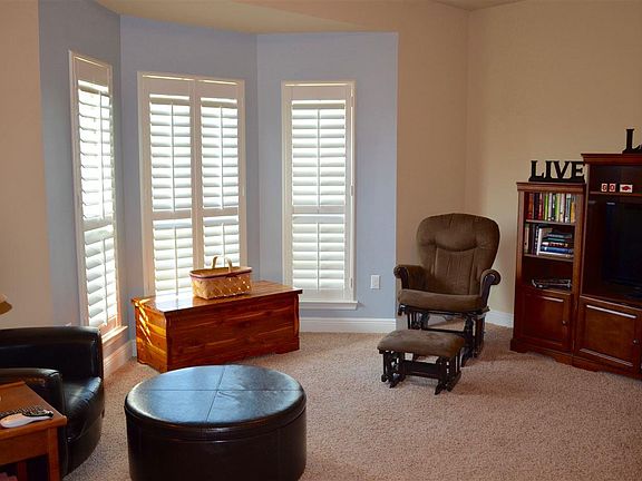 4th image of 927 Cheshire Dr