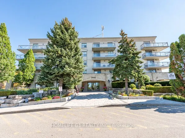 2500 Rutherford Rd #303, Vaughan, ON L4K 5N7