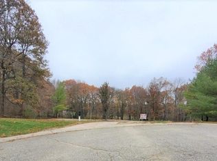 1242 Huntcliff Ct, Milford, MI 48380