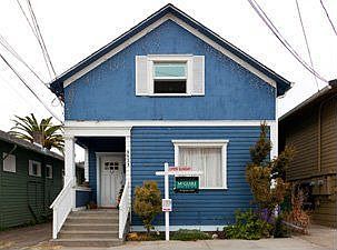 Exterior 2 :: 3923 Ruby Street