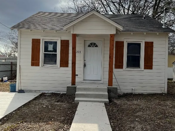302 E Hickory St, Kaufman, TX 75142