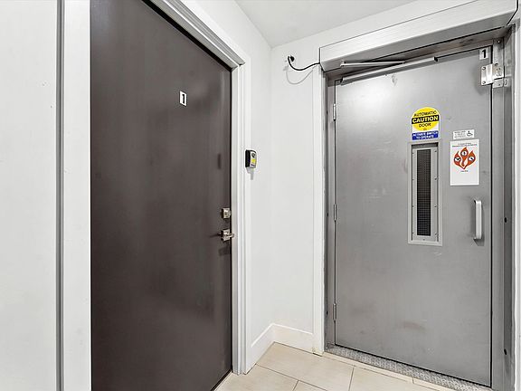 2nd image of 4700 Chestnut St #1