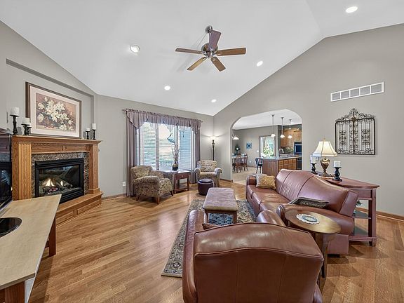 5th image of 904 Bucknell Blvd SE