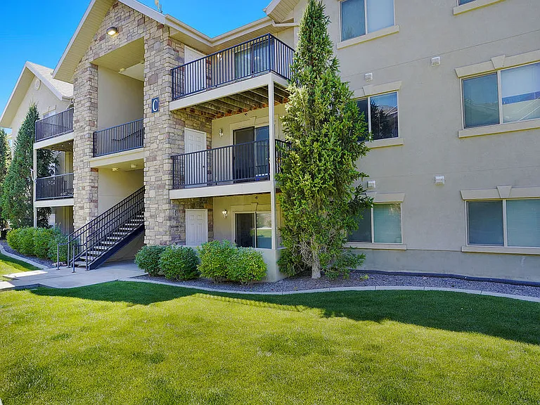 Villas at Riverside — Photo 10
