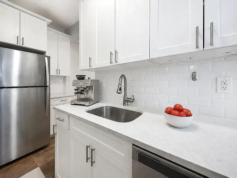27 W 96th St #5F — Photo 3