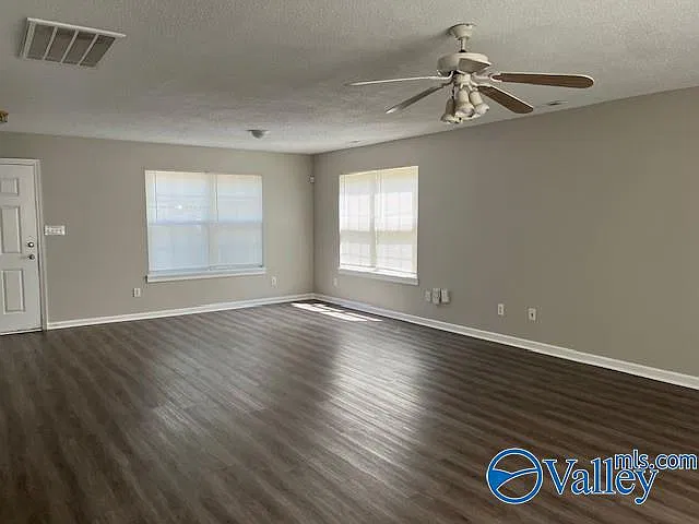 3 bed, 2.5 bath, 2134 sqft, $1,800 — Photo 3