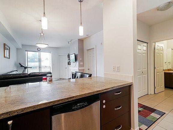 4th image of 10237 133rd St Unit 212