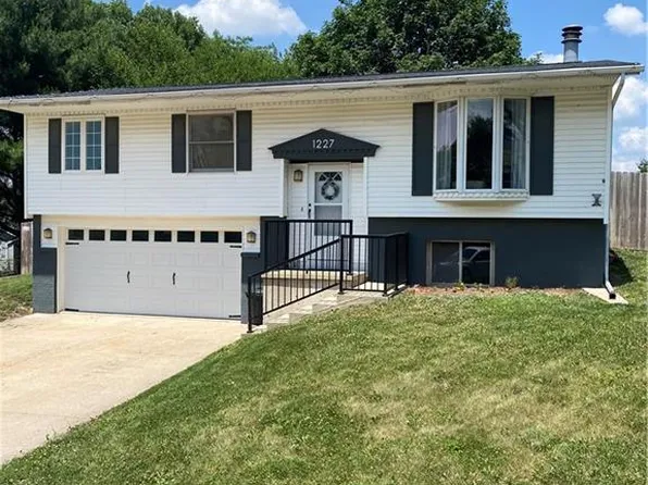 1227 Ashwood Cir, Maryville, MO 64468