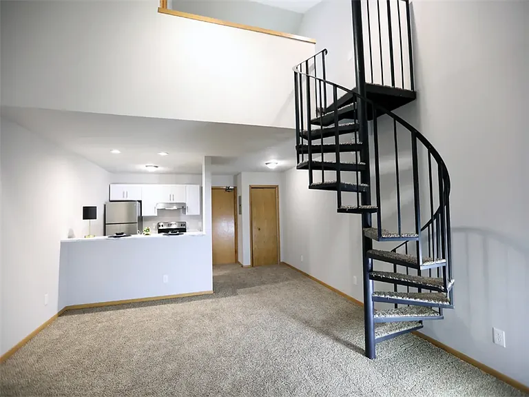 Summit Hill Apartments — Photo 14