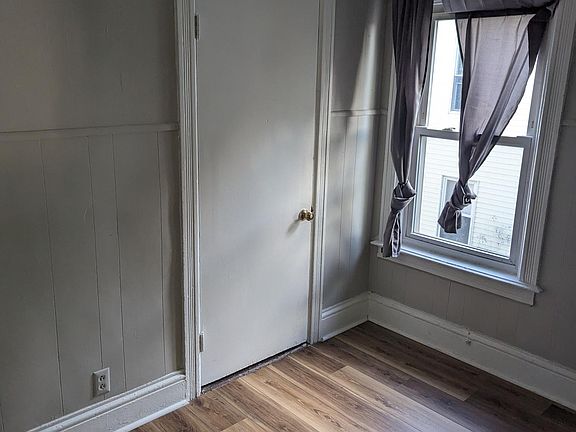 5th image of 65 Lincoln Ave Floor 3