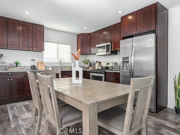 423 E Stuart Ave — Photo 14