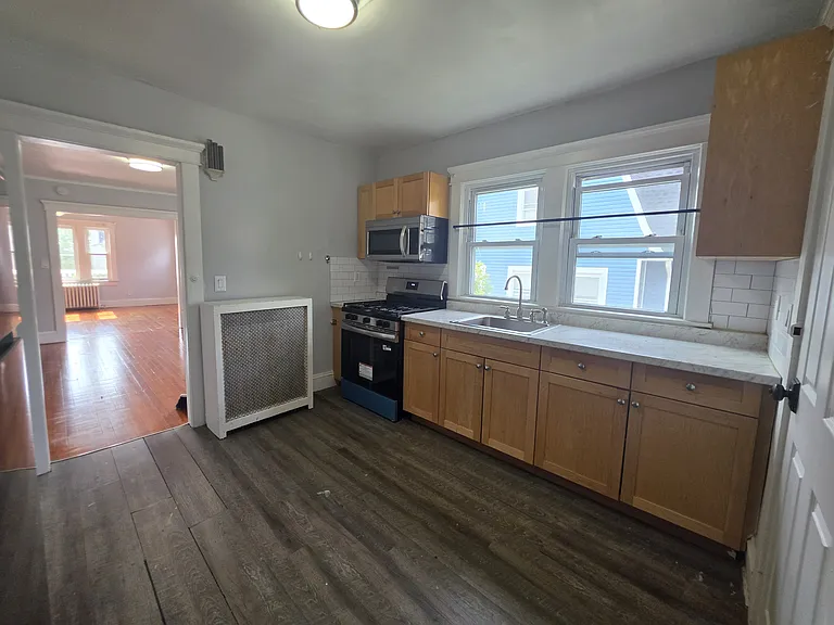 81 Waring Pl #2 — Photo 10