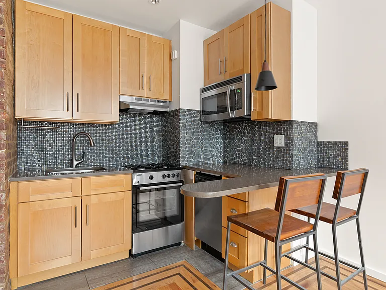 400 Lincoln Pl #2F — Photo 1