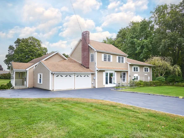 40 Lauderdale Drive, Trumbull, CT 06611