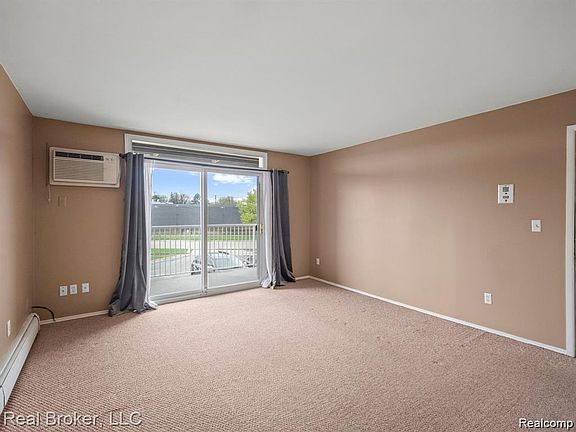 5th image of 4905 Crooks Rd APT A5