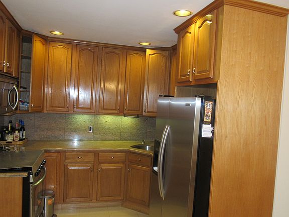3rd image of 670 E 80th St