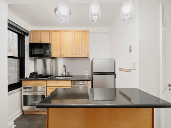 300 West 23rd Street image 3 of 4